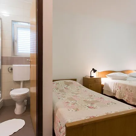 Bed & Breakfast Mario Krk Town Buitenkant foto